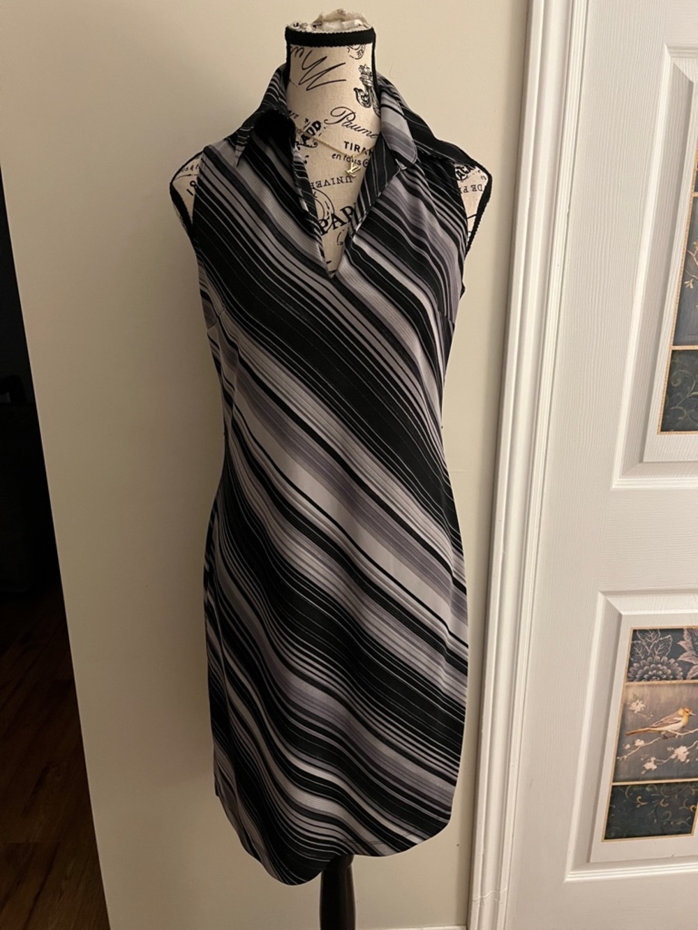Express Black & Gray Diagonal Stripe Sleeveless Collared Shift Dress